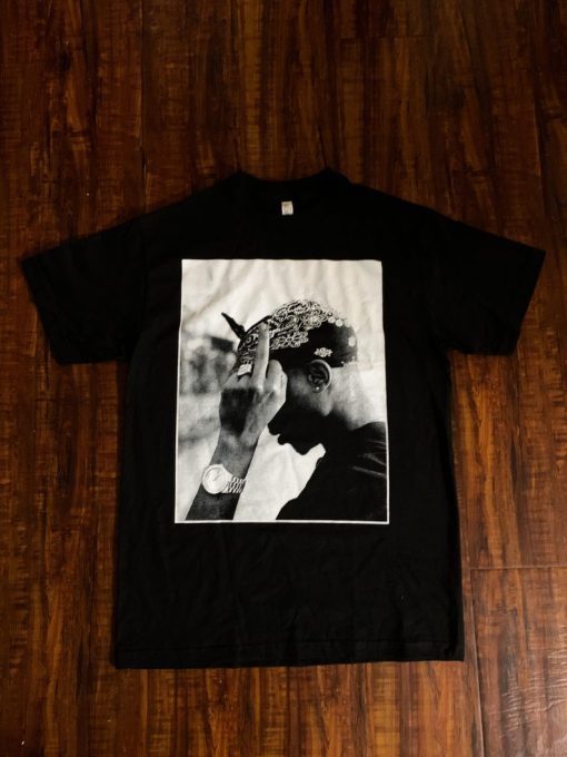 Tupac 2pac rapper middle finger t shirt NF